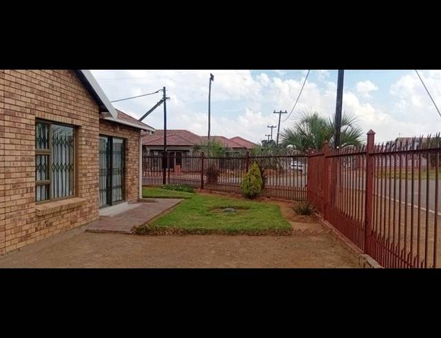 3 BEDROOM HOUSE FOR SALE IN PINEHAVEN